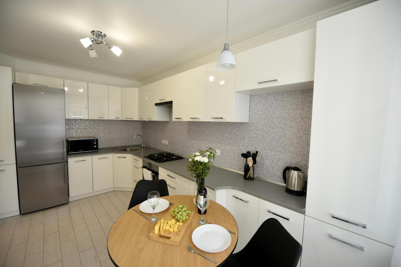 Cozy Apartment Next To The Park Ternopil Ngoại thất bức ảnh