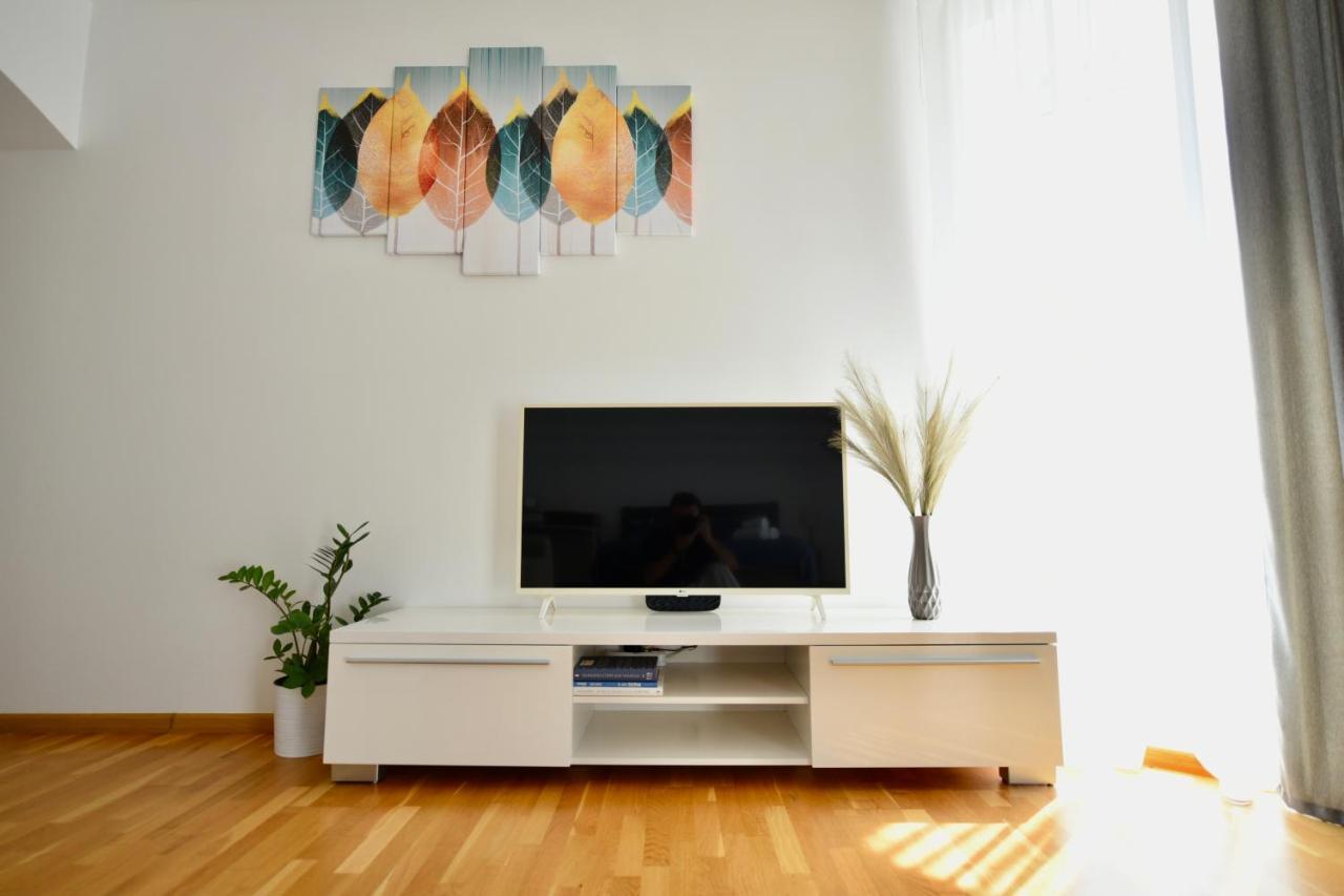 Cozy Apartment Next To The Park Ternopil Ngoại thất bức ảnh