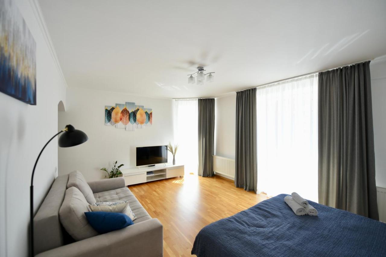 Cozy Apartment Next To The Park Ternopil Ngoại thất bức ảnh