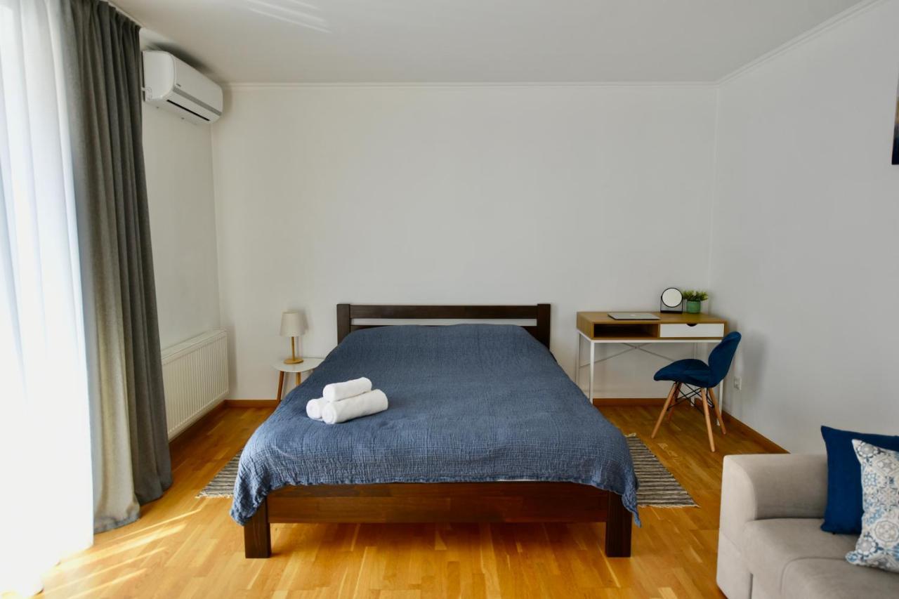 Cozy Apartment Next To The Park Ternopil Ngoại thất bức ảnh