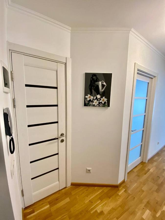 Cozy Apartment Next To The Park Ternopil Ngoại thất bức ảnh